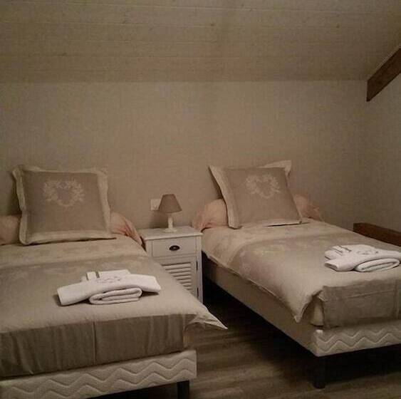 פנסיון L Ecrin Du Lac