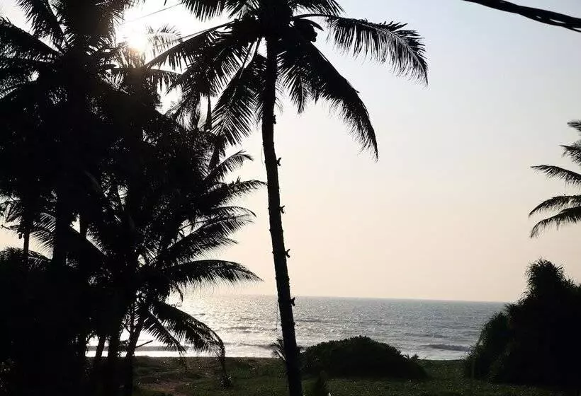 ペンション Whispering Ocean