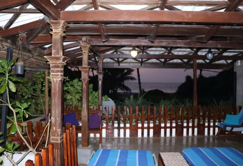 ペンション Whispering Ocean