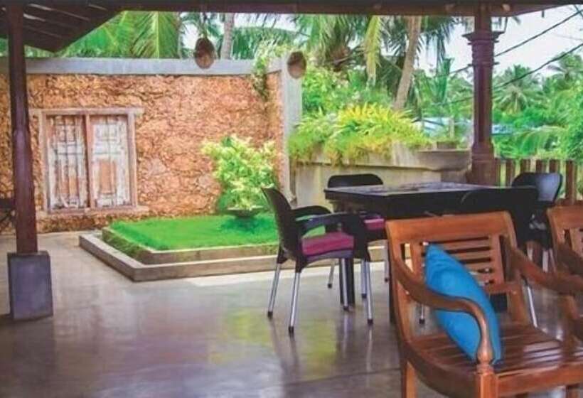 ペンション Whispering Ocean