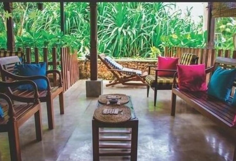 ペンション Whispering Ocean