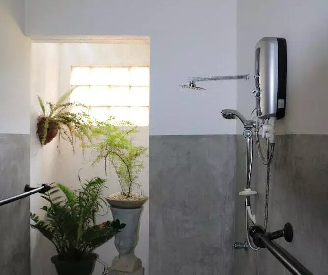 ペンション Whispering Ocean