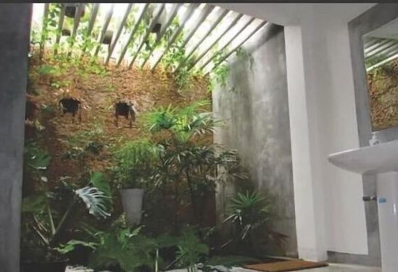 ペンション Whispering Ocean