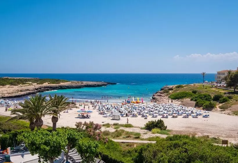 Fergus Style Carema Beach