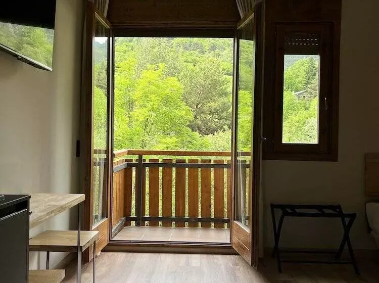 Отель Els Encantats