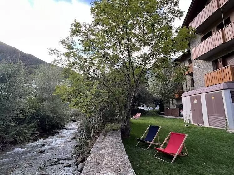 Отель Els Encantats