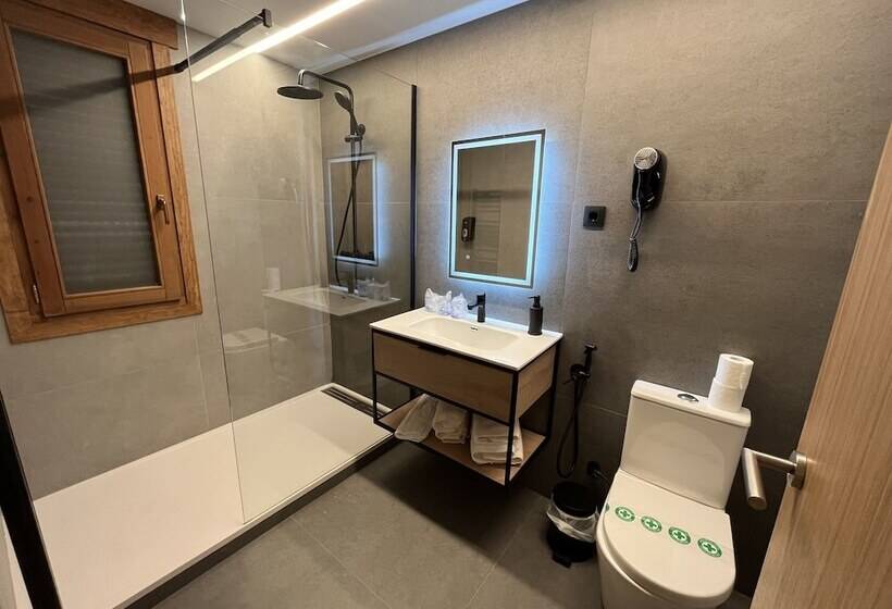 هتل Els Encantats