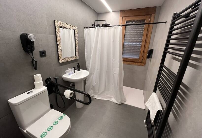 هتل Els Encantats