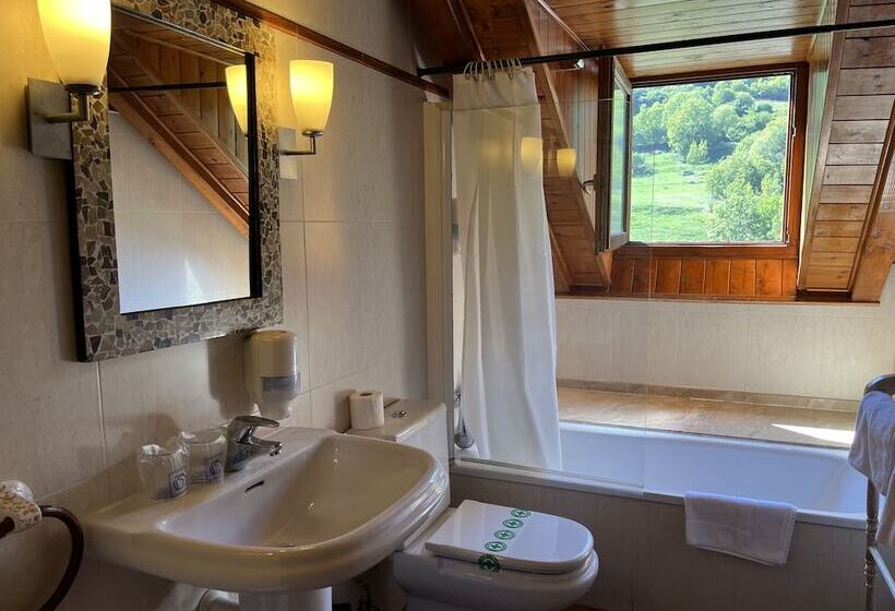 هتل Els Encantats