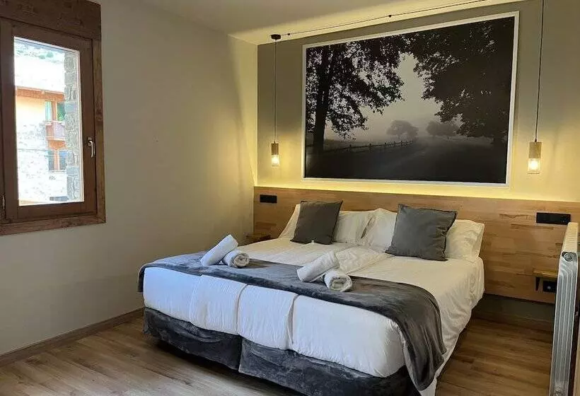 Отель Els Encantats