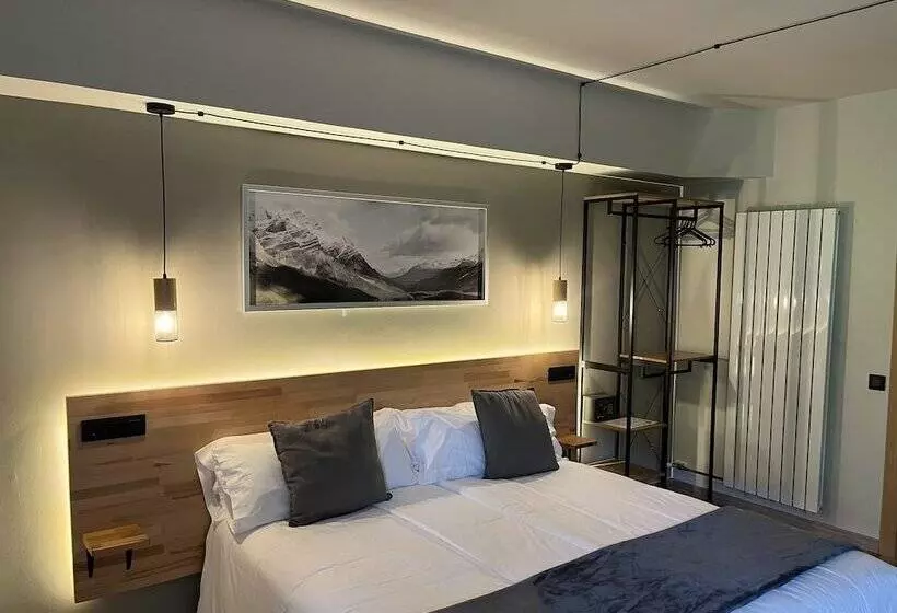 Отель Els Encantats