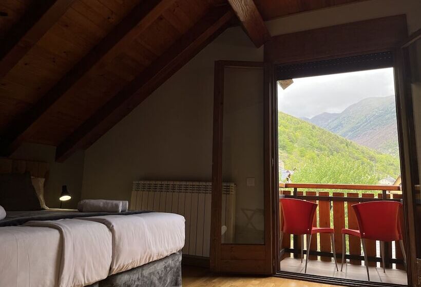 هتل Els Encantats