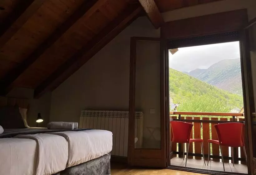 Отель Els Encantats