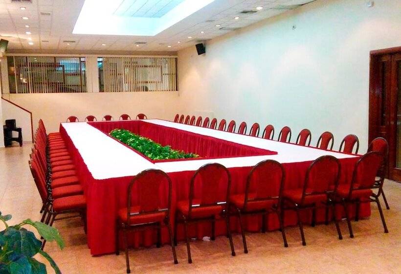 هتل Los Cocos Chetumal