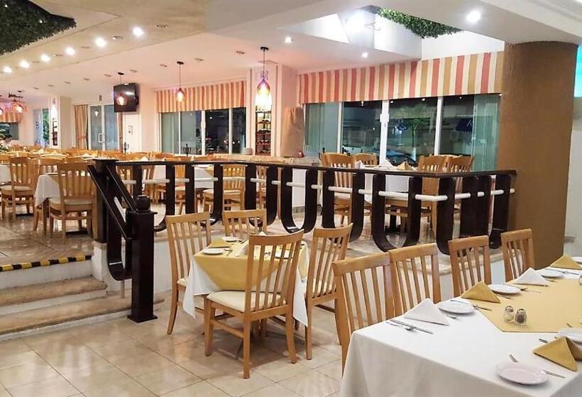 هتل Los Cocos Chetumal