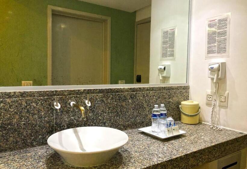 هتل Los Cocos Chetumal