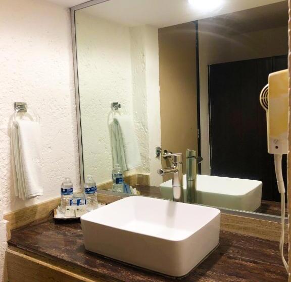 هتل Los Cocos Chetumal