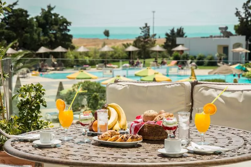 هتل Sovereign Beach