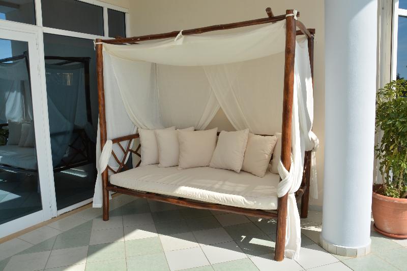 Отель Sovereign Beach