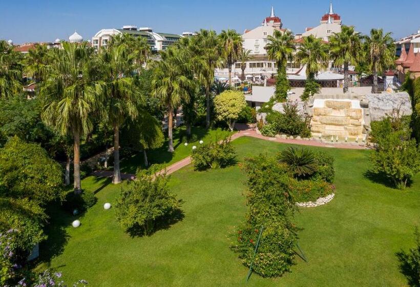 Aydinbey Famous Resort - Ultra All Inclusive