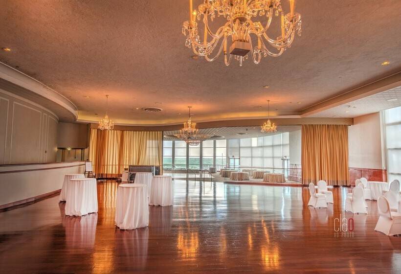 فندق Deauville Beach Resort