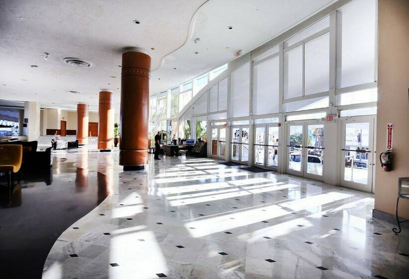 فندق Deauville Beach Resort