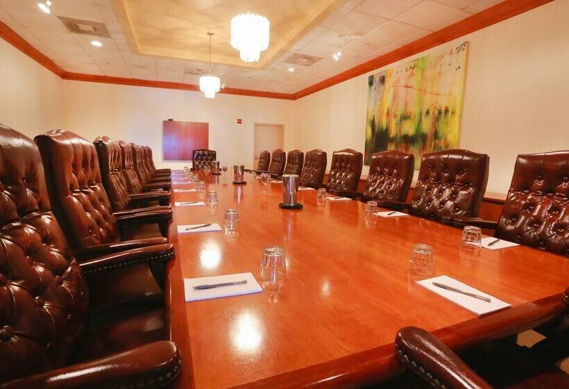 فندق Deauville Beach Resort