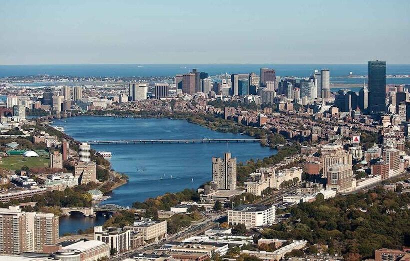 هتل Four Points By Sheraton Boston Newton