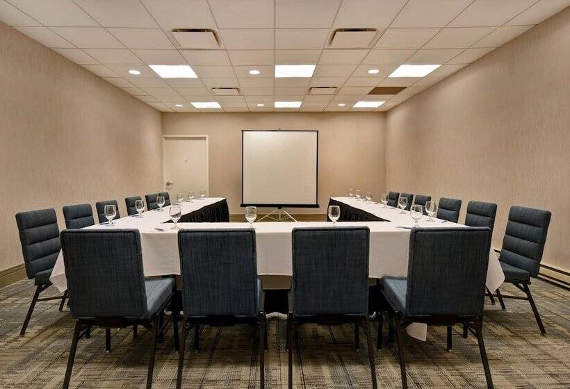 هتل Four Points By Sheraton Boston Newton