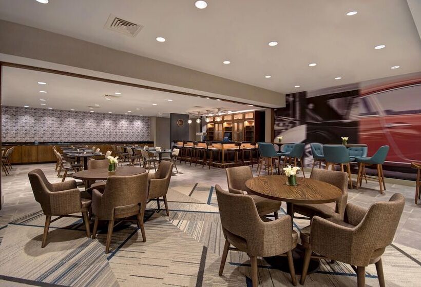 هتل Four Points By Sheraton Boston Newton