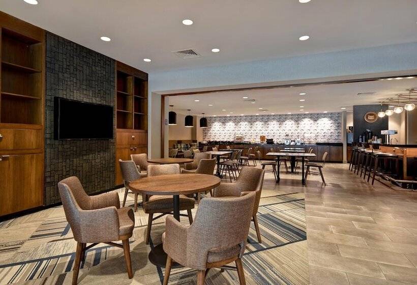 هتل Four Points By Sheraton Boston Newton