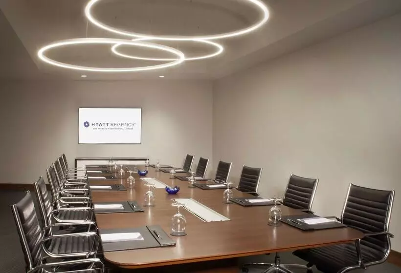 هتل Hyatt Regency Los Angeles International Airport