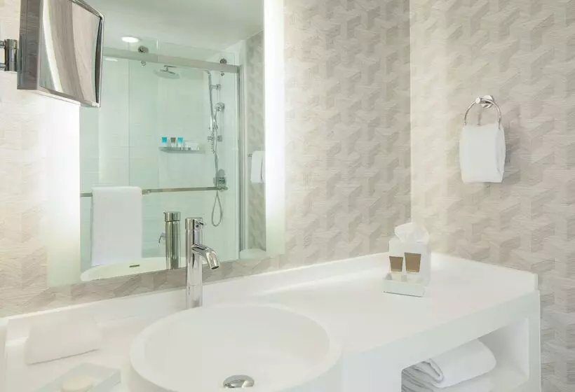 هتل Hyatt Regency Los Angeles International Airport