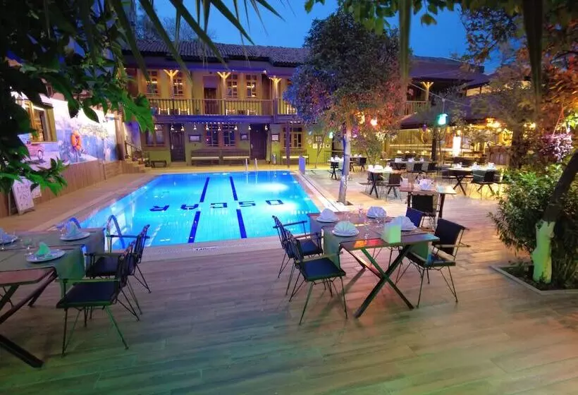 Hotelli Oscar Garden