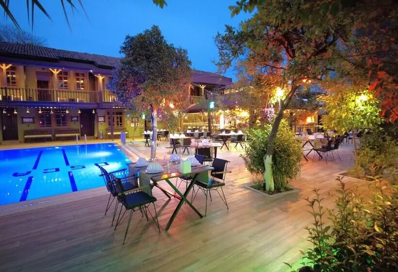 Hotelli Oscar Garden