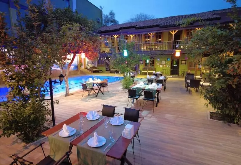 Hotelli Oscar Garden