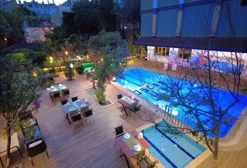 Hotelli Oscar Garden