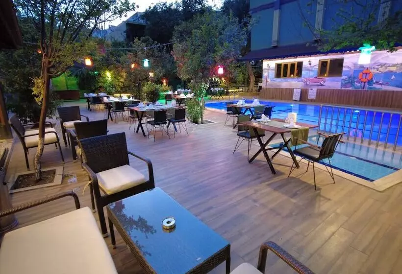 Hotelli Oscar Garden