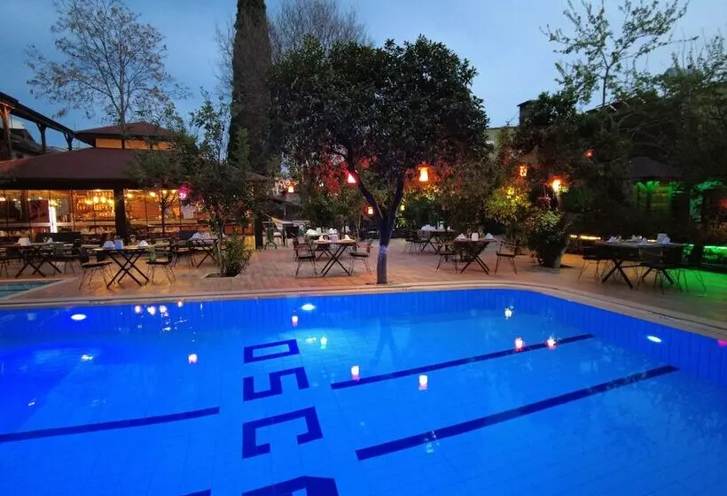 Hotelli Oscar Garden