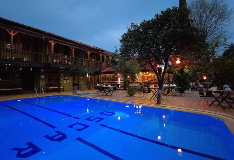 Hotelli Oscar Garden