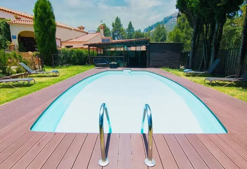 هتل روستایی Rural El Refugio