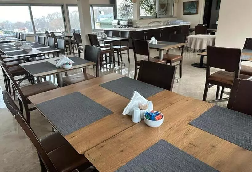 ホテル Sude Konak