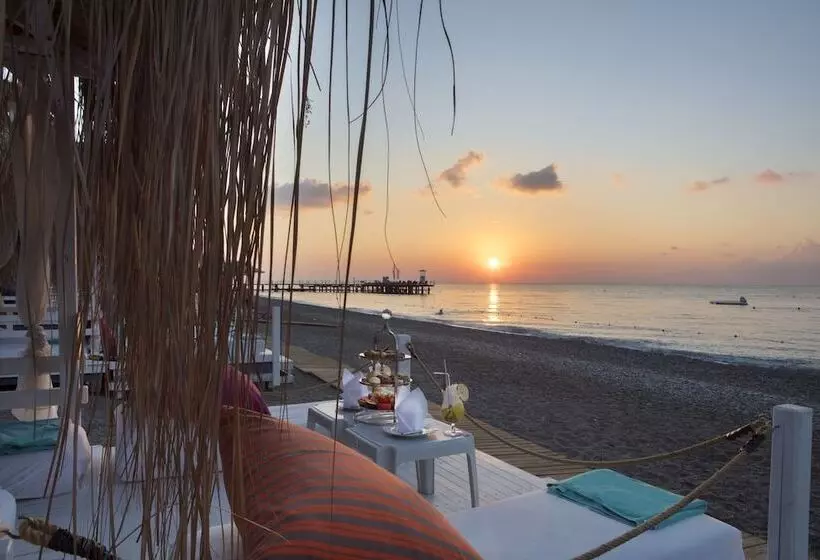 Отель The Norm Oriental