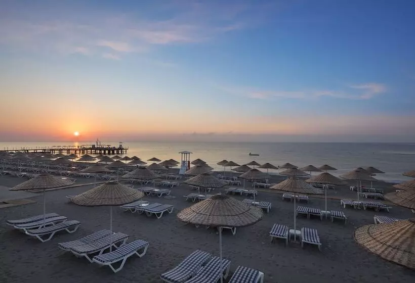 Отель The Norm Oriental