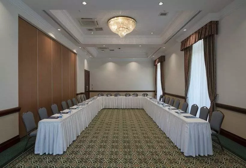 Отель The Norm Oriental