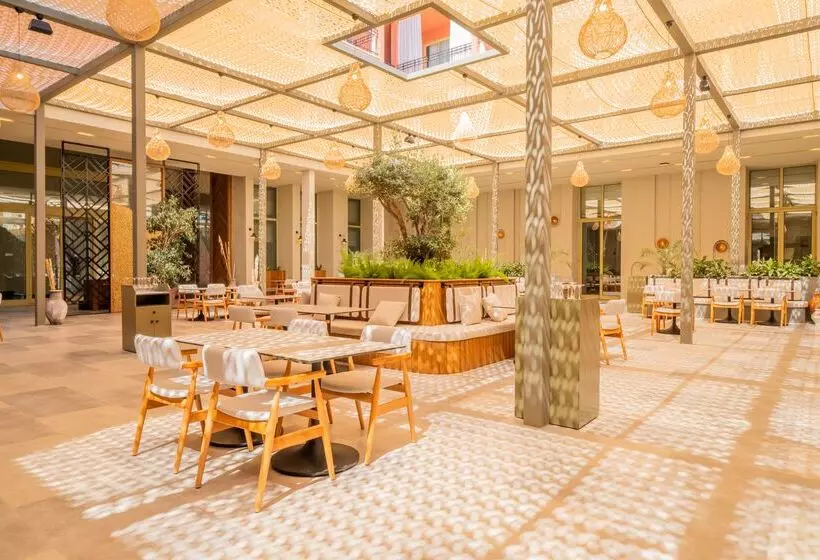 Отель The Norm Oriental