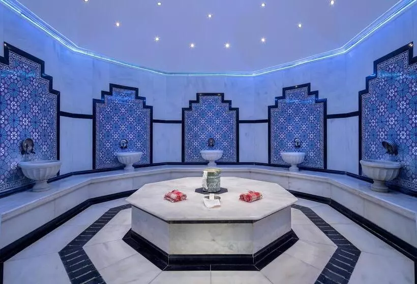 Отель The Norm Oriental