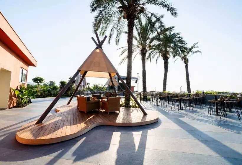 Отель The Norm Oriental