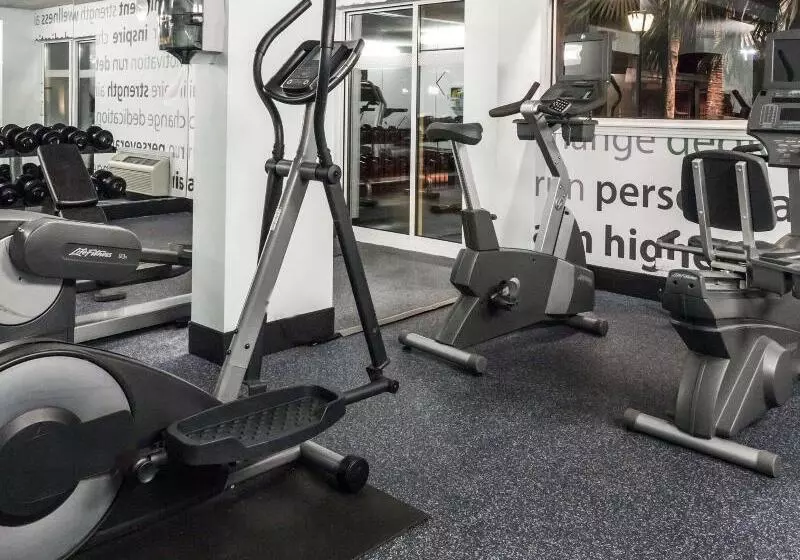 هتل Wyndham Garden New Orleans Airport