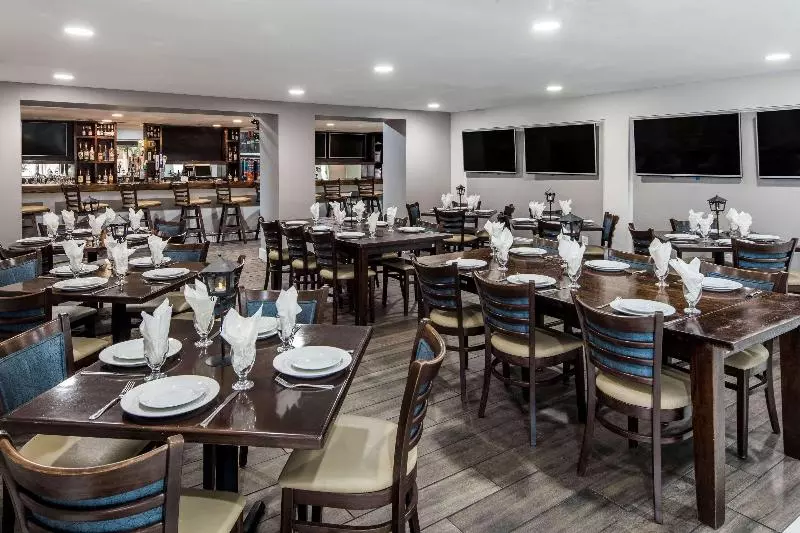 هتل Wyndham Garden New Orleans Airport